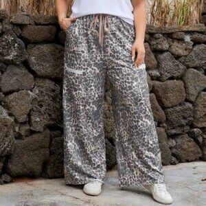 Plus Size Leopard Patch Pocket Drawstring Pants